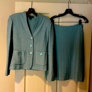 St. John knit suit  Skirt size 8. Jacket size 6. EXCELLENT CONDITION
